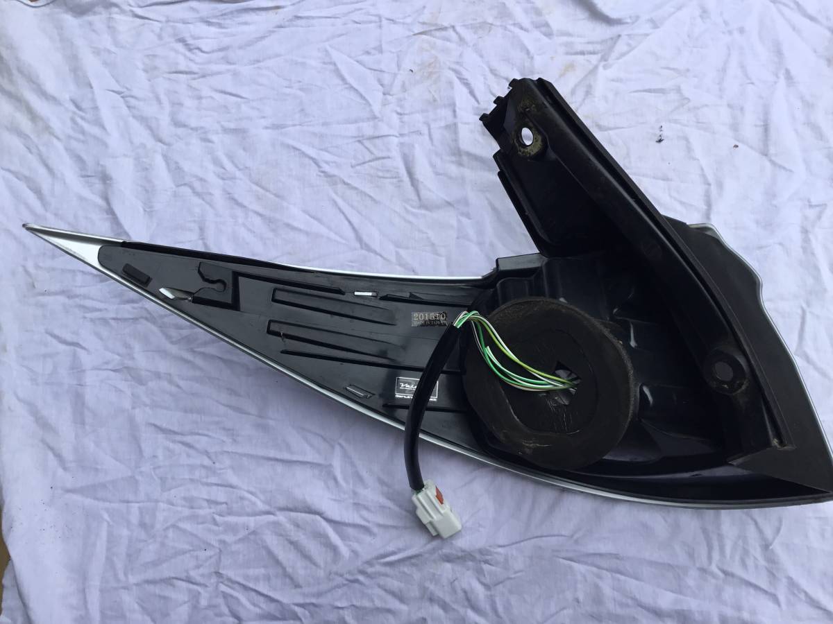 VALENTI(ヴァレンティ) Onlineショップ通販auto-ACP エスティマ ジュエル ヴァレンティ 新車 単品①送料無料 エスティマ前期中期 Valenti ヴァレンティ バレンティ ジュエルLEDテールランプ 点灯確認済み バラ売り右外側のみ