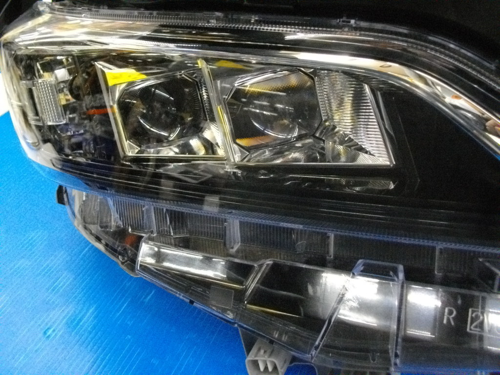 D【】TOYOTA トヨタ ZRR80系ヴォクシー VOXY 純正 LEDヘッドライト