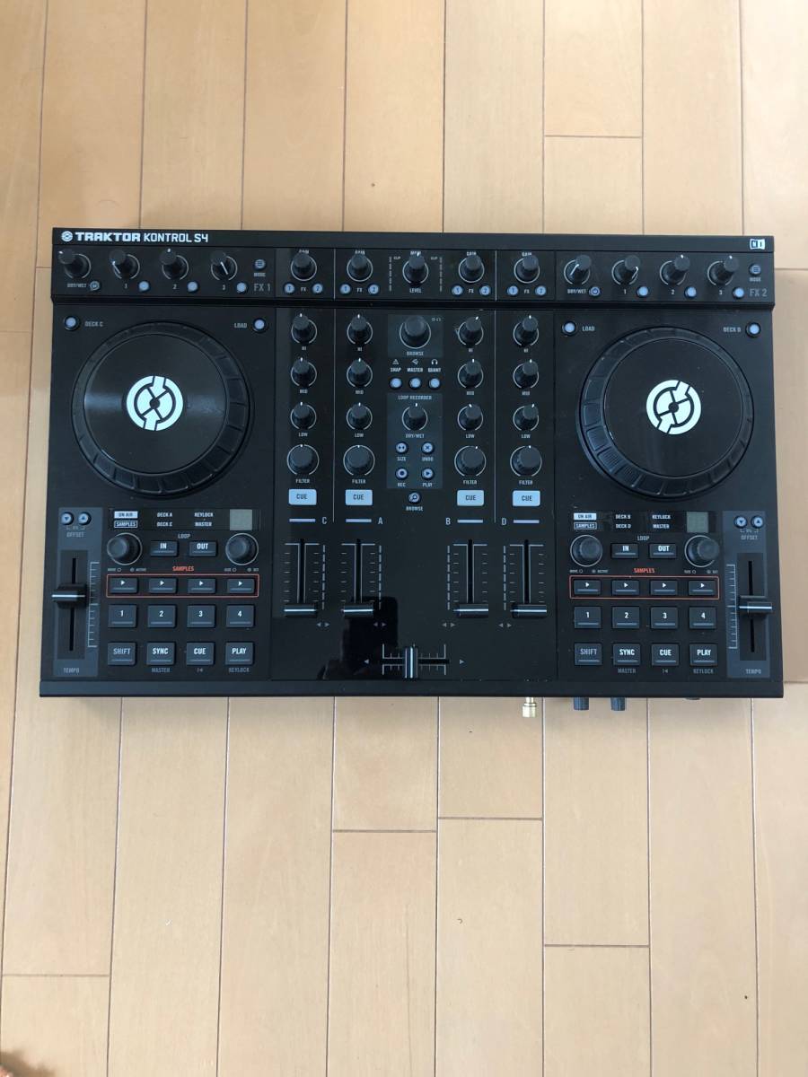 DJコントローラー TRAKTOR KONTROL S4★専用クリアケース付き_1