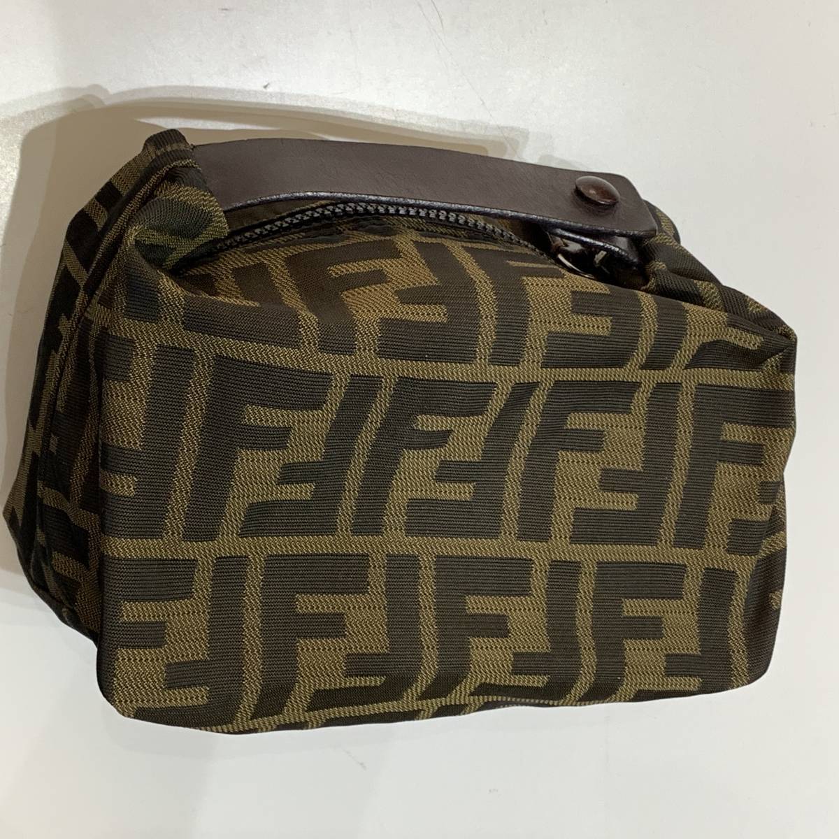 FENDI - FENDI フェンディ ズッカ柄 ポーチ バニティ バッグ FFロゴ 