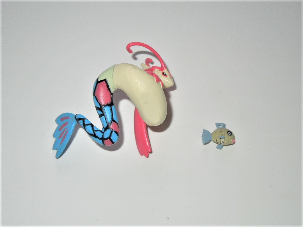 立体ポケモン図鑑 ヒンバス ミロカロス 遊泳ポーズ フィギュア 立体