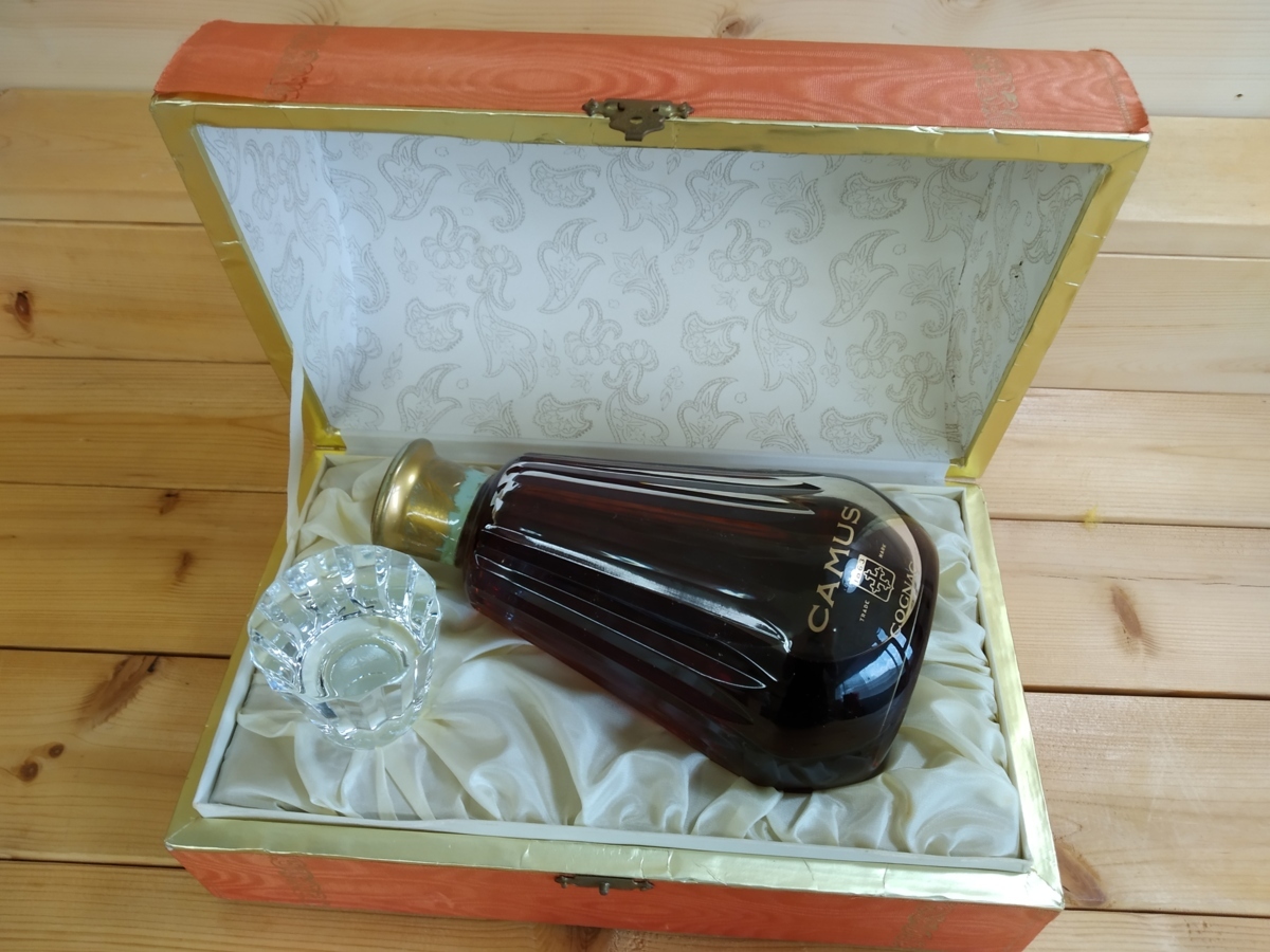 【未開栓】古酒CAMUS Cognac Baccarat 2000ギフトボックス 古酒☆未開栓 カミュ / CAMUS カラフェ 箱・替え栓付き バカラボトル