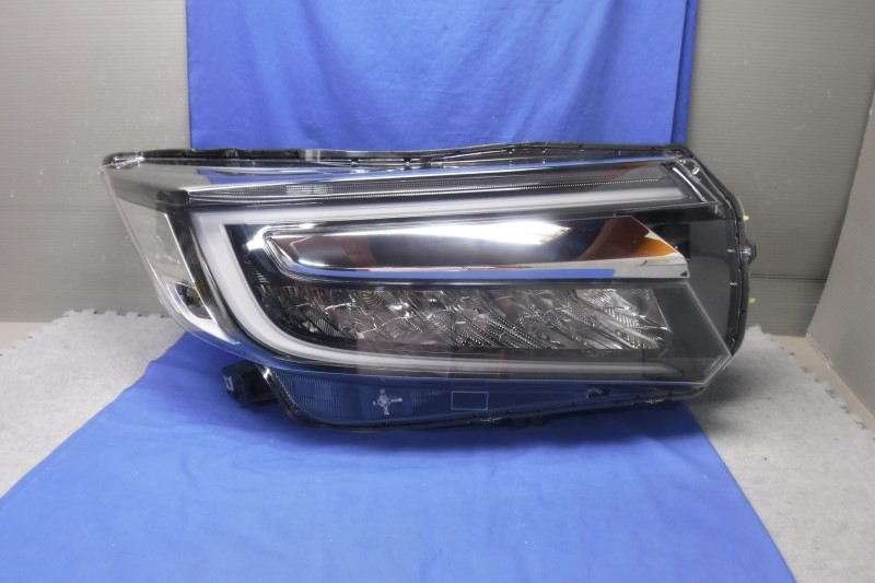 ステップワゴンスパーダ RP3/RP4/RP5 後期 右ヘッドライト LED 【J1