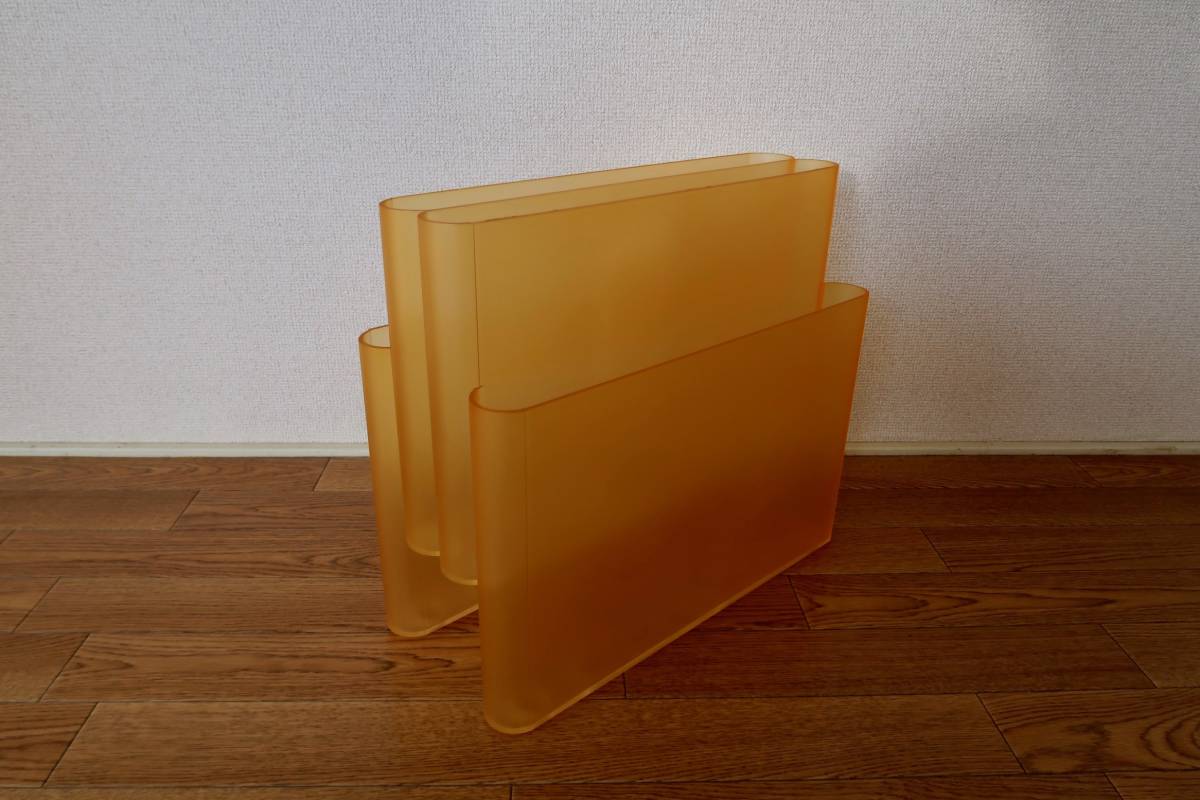 数量限定，お得 程度良好 Kartell ポルタリヴィステ マガジンスタンド オレンジ イタリア製/カルテルマガジンラック(マガジンラック)｜売買されたオークション情報、yahooの商品情報をアーカイブ公開 - オー マガジンラック