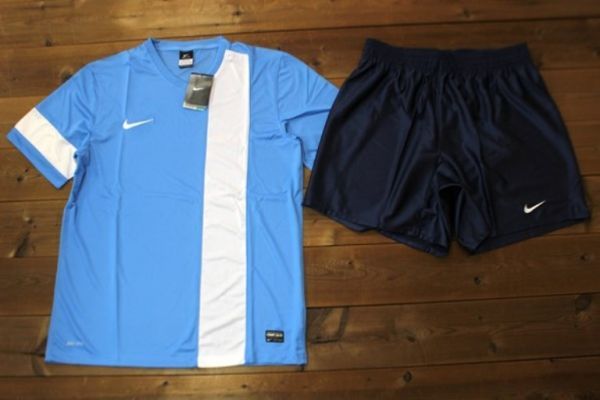 正規品，新品 正規品 NIKE ナイキ DRY－FIT ストライカージャージ 半袖シャツ ショートパンツ 上下セット 2XL 水色&times;ネイビー(ナイキ)｜売買されたオークション情報、yahooの商品情報をアーカイブ公開 - オ ジャージ