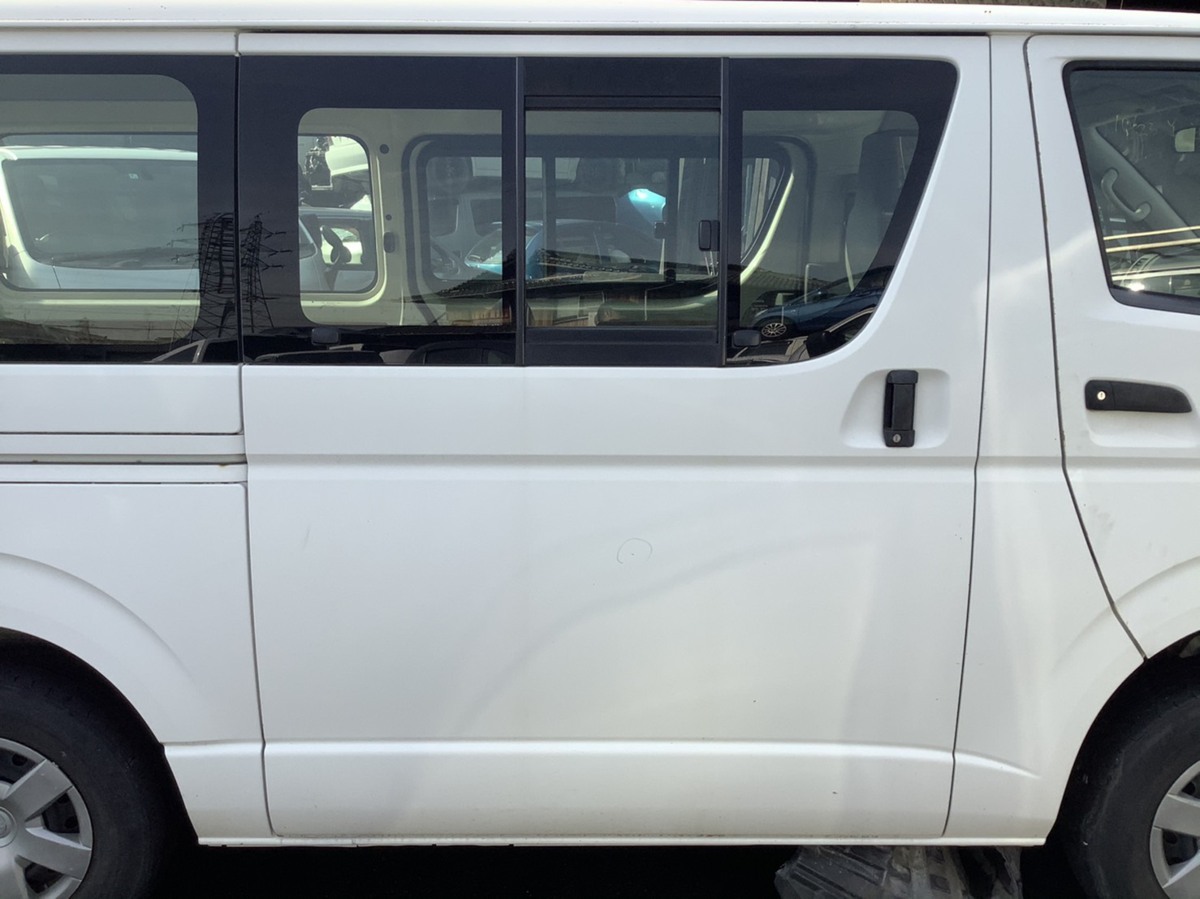 200系 ハイエース/HIACE 標準(DX) 右スライドドア カラー058 中古品