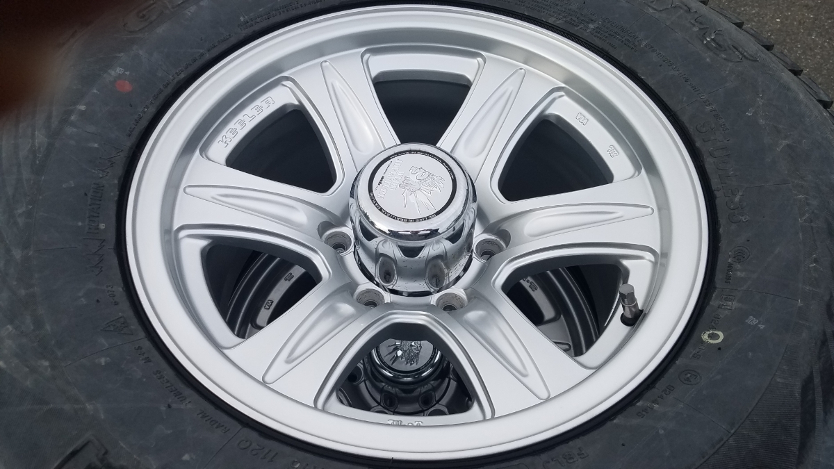 ビッグホーン いすゞ | 各年式と世代のリム仕様、タイヤ仕様、PCD カー