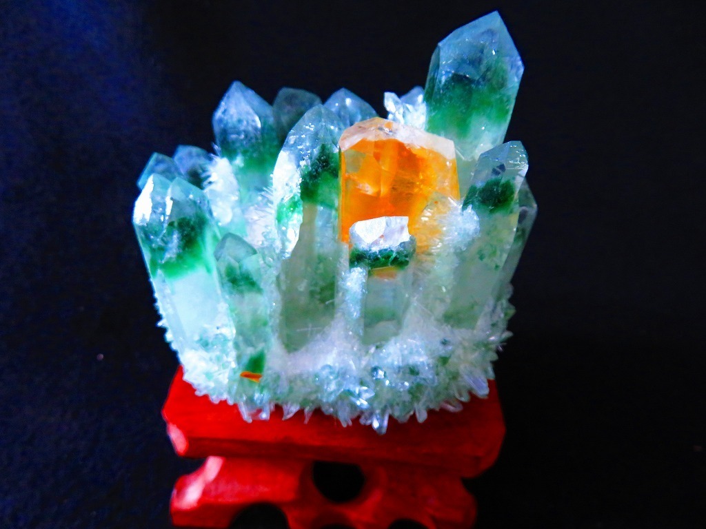 天然庭園水晶 幽霊水晶　ガーデンクォーツ天然石　　水晶クラスター♡1.2キロ 入手困難 新入荷 天然水晶100A幽霊ガーデンクォーツ 浄化済み☆入手