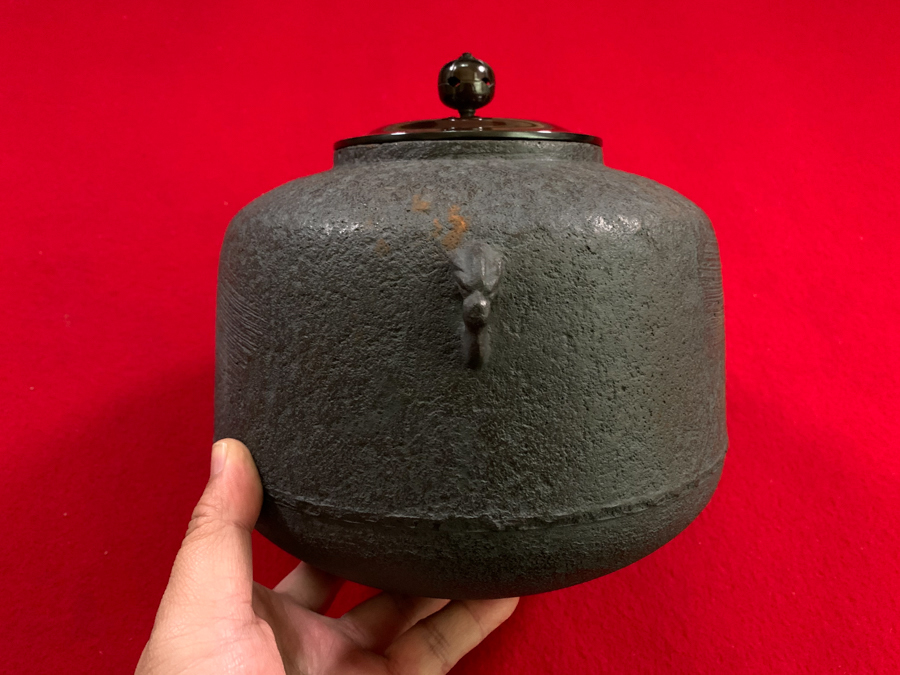 奈良旧家 和田美之助 刷毛目 尾張釜 共箱付き 茶道具 茶釜 鉄製 鋳物