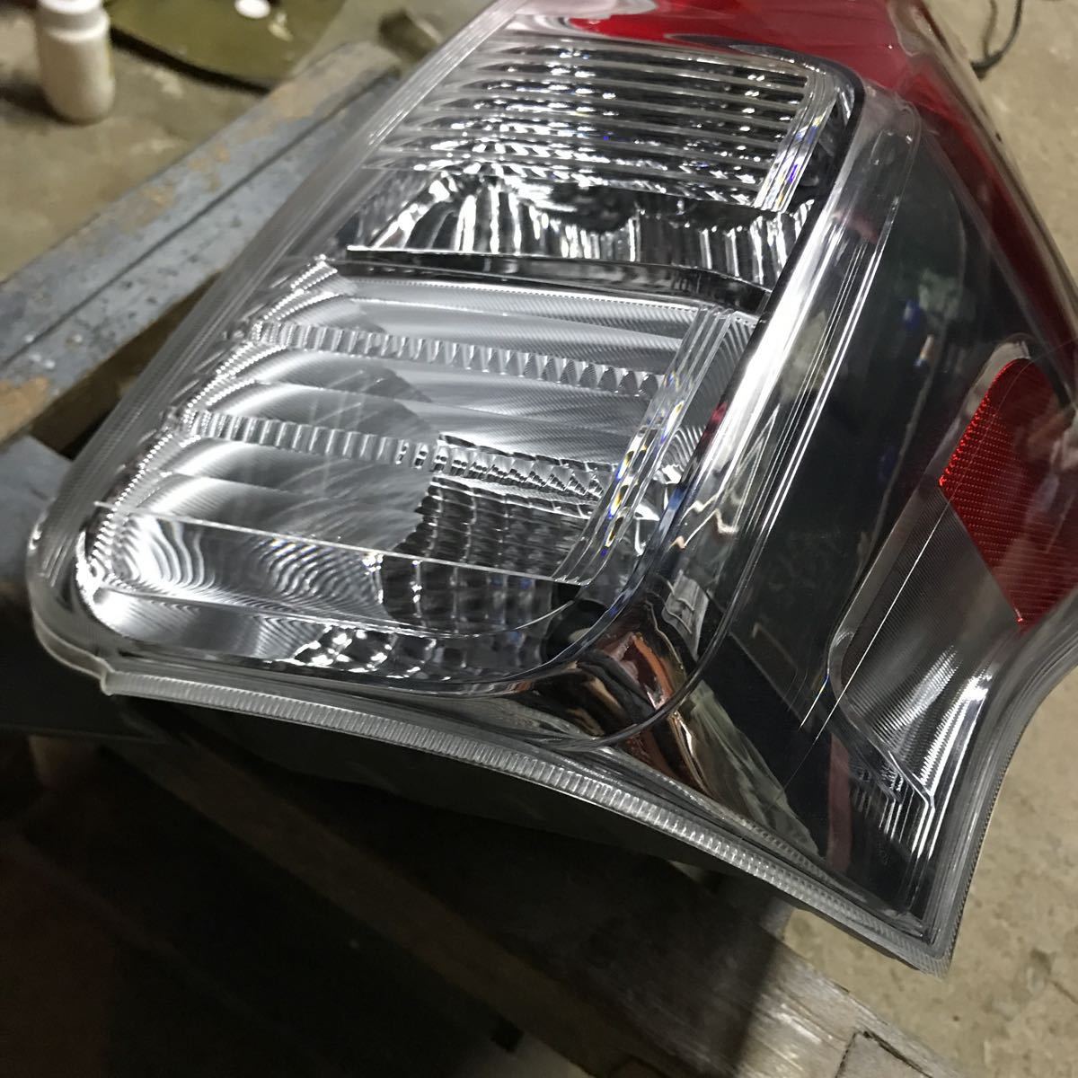 ZVW40/ZVW41 プリウスα 後期 純正 右 テールランプ 右側 運転席側