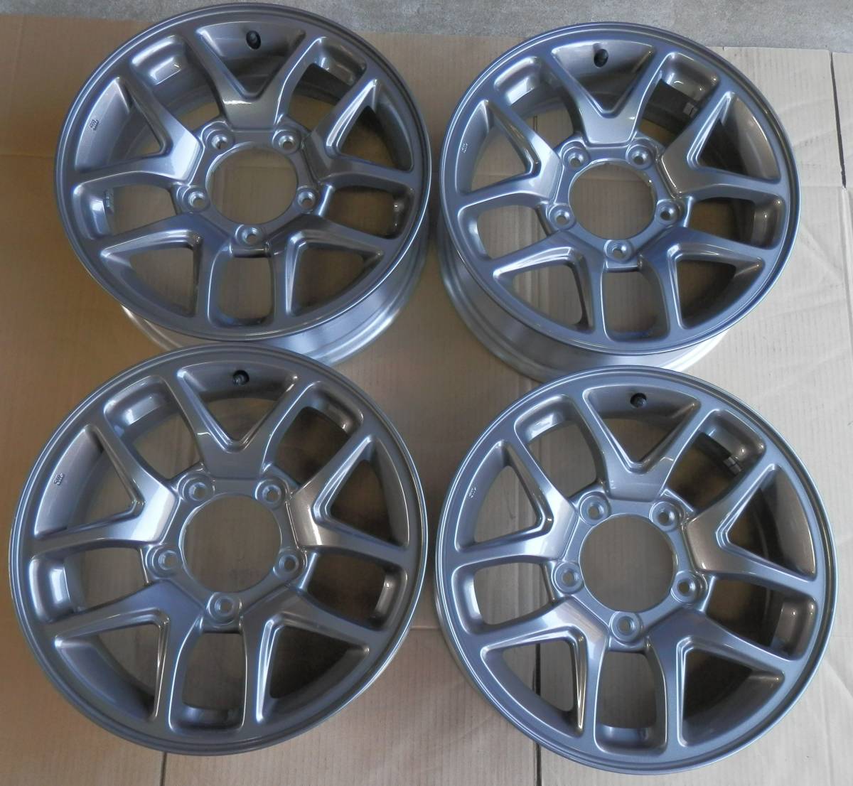 ジムニーXC JB64型 新車外し 純正タイヤ、アルミ4本 175/80R16