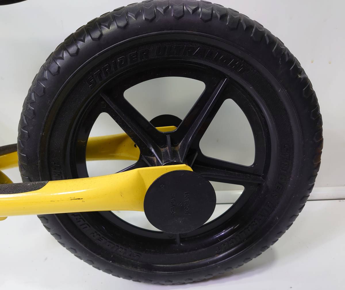 STRIDER ストライダー バランスバイク スポーツ 12インチ キックバイク ST-4 日本正規品 黄色 ST-J4（レッド) 赤&frasl;黒 0 SPORT イエロー 状態良好STRIDER イエロー｜Yahoo!フリマ（旧