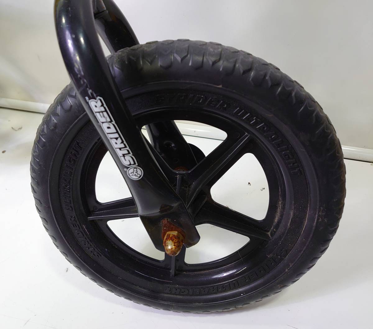 STRIDER ストライダー バランスバイク スポーツ 12インチ キックバイク ST-4 日本正規品 黄色 ST-J4（レッド) 赤&frasl;黒 0 SPORT イエロー 状態良好STRIDER イエロー｜Yahoo!フリマ（旧