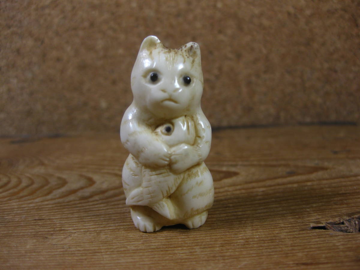 根付け 根付 猫 日本製 サザエさんの歌を歌いながら制作（月曜日の朝 