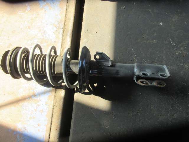 NHP10 アクア 右フロントストラット ショック 48510-52G60