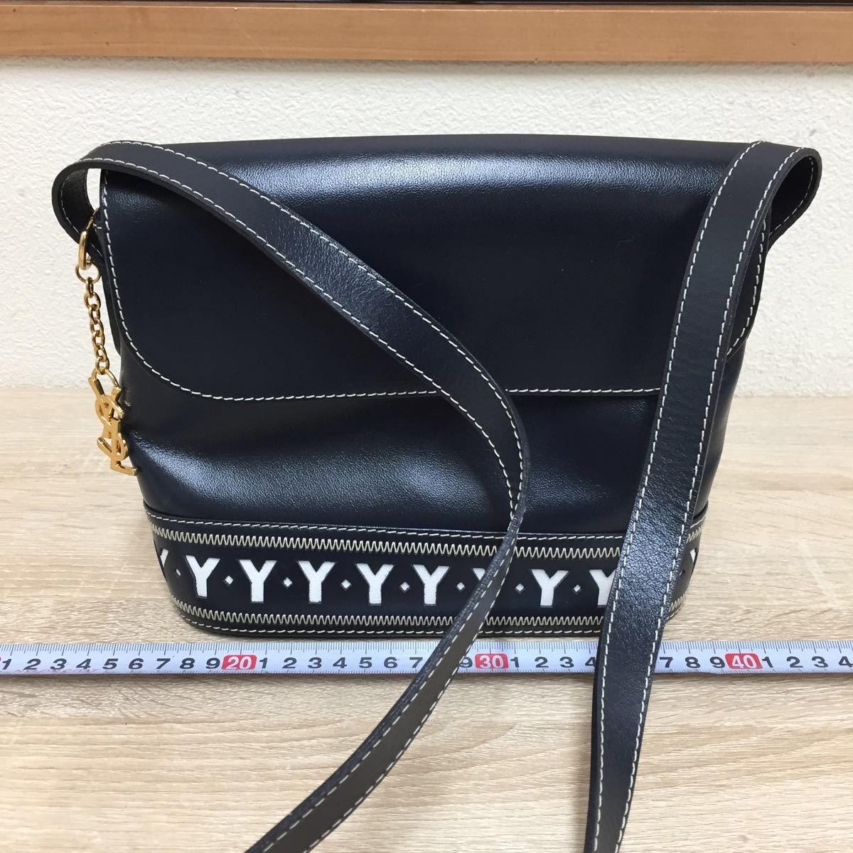 67 YSL イヴ・サンローラン ショルダーバッグ 紺 ネイビー チャーム 