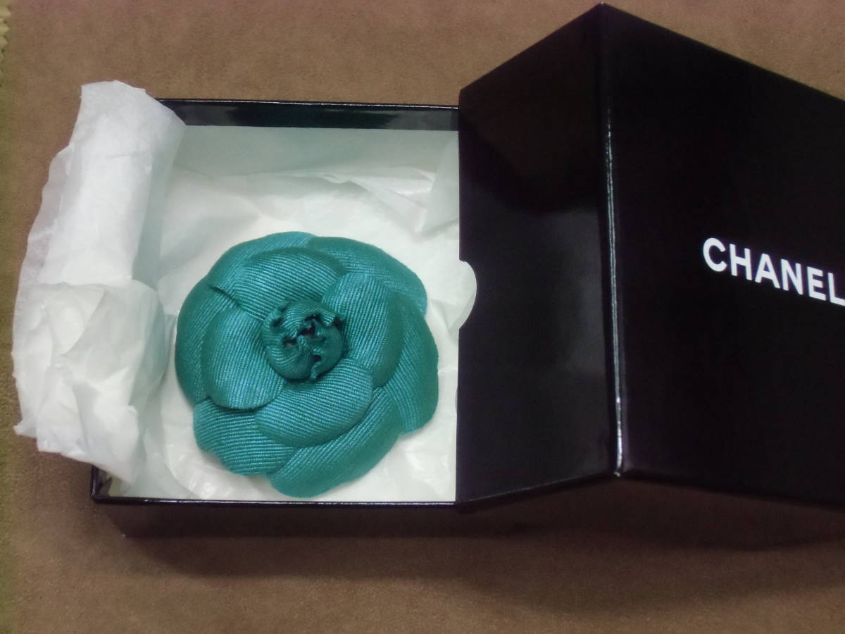 CHANEL シャネル カメリア コサージュ ダークグリーン ブローチ 箱付き シャネル CHANEL ブローチ コサージュ 緑 CHANEL（ブローチ