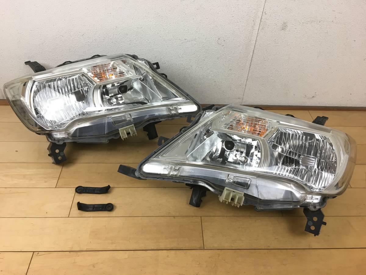 良品 割れ無 点灯OK C26 前期 セレナ 純正 HID ヘッドライト 左右