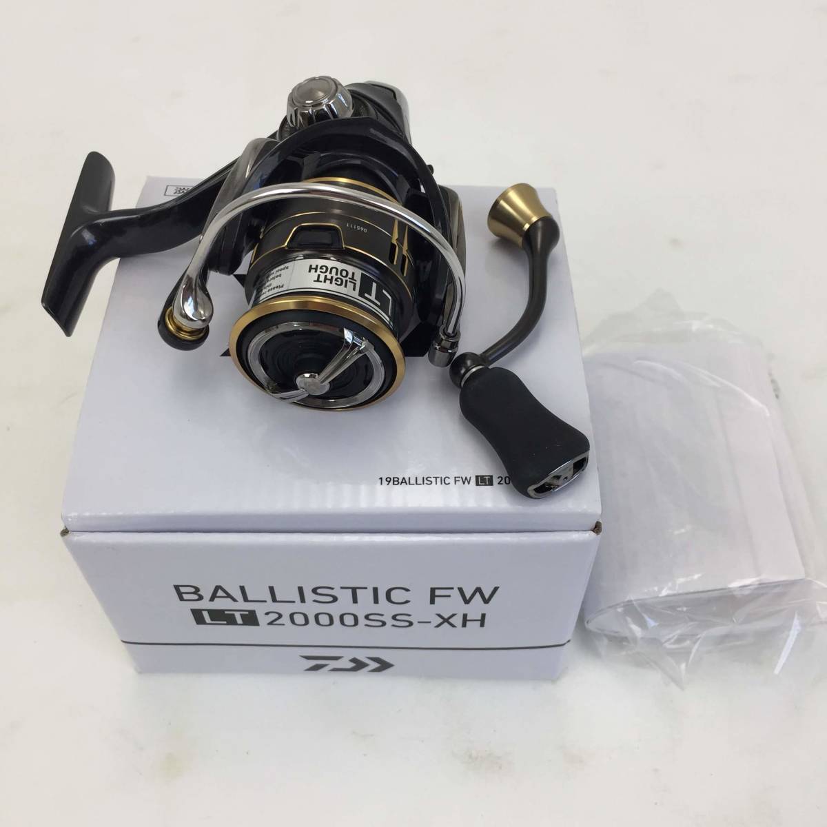 最新作，爆買い ダイワ DAIWA スピニングリール 2000 バリスティック FW LT2000SS-XH 品(ダイワ)｜売買されたオークション情報、yahooの商品情報をアーカイブ公開 - オークファン ダイワ
