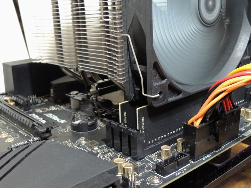 CORE i7 6700K（殻割り済） + ASRock Z170 Extreme4 + DDR4-2400 4GBx2 + サイズ忍者４ - MB少し難あり_7