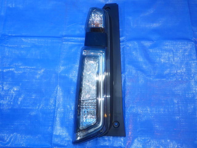 82 N-WGN エヌワゴン カスタム JH1 純正 26年 S07A 左 テールランプ 左