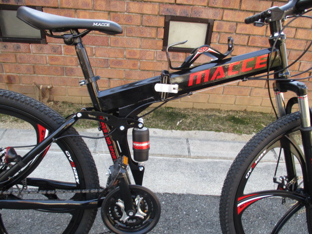 b1754マウンテンバイク 26インチ 21段変速軽量 自転車 アウトドア 黒
