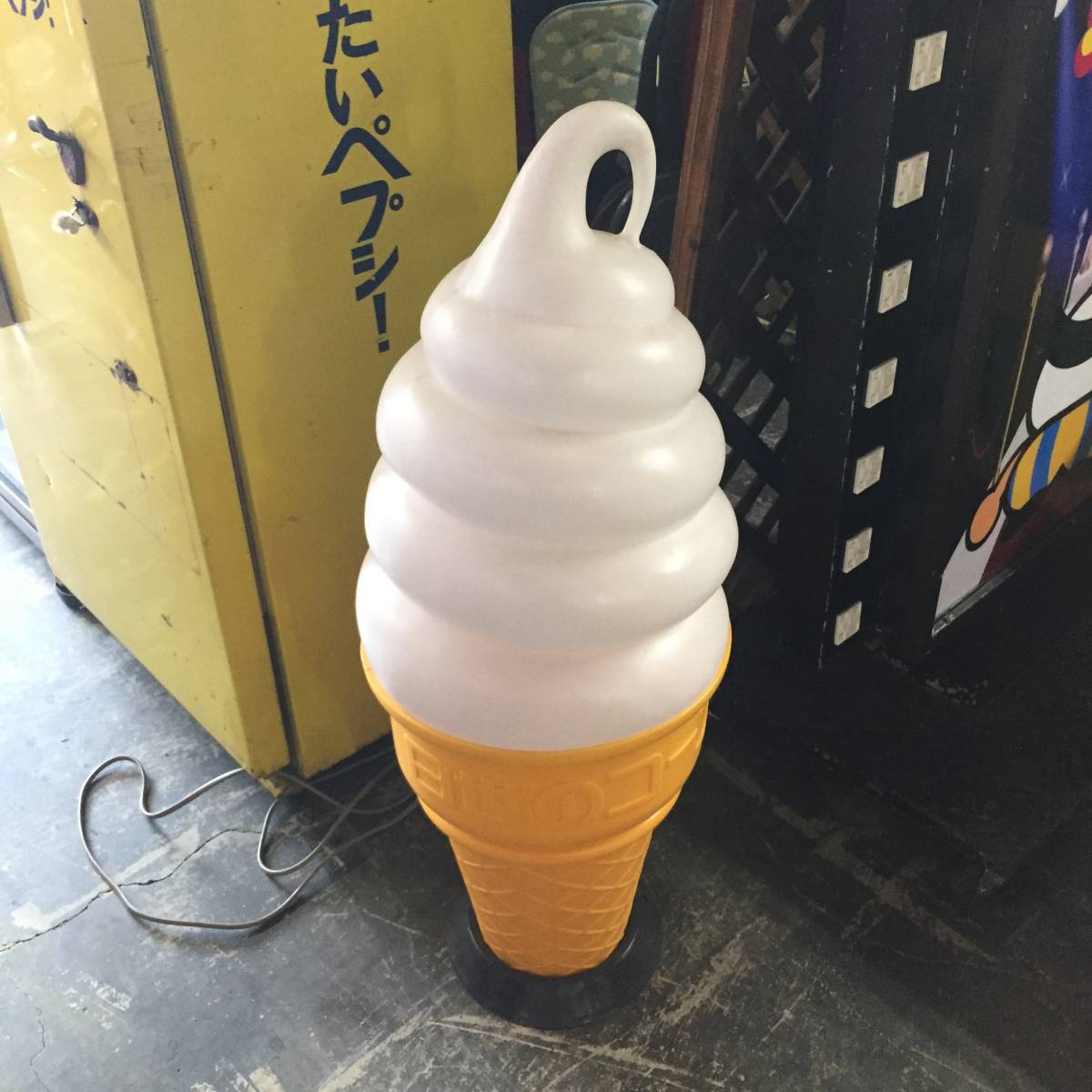 ソフトクリーム TOMI ソフトクリーム看板 照明 φ400×940 □中古品