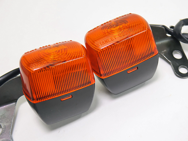 CRM250AR テールランプ リアウインカー　純正パーツ MD32 バイク CRM250AR テールランプ リアウインカー 純正パーツ MD32