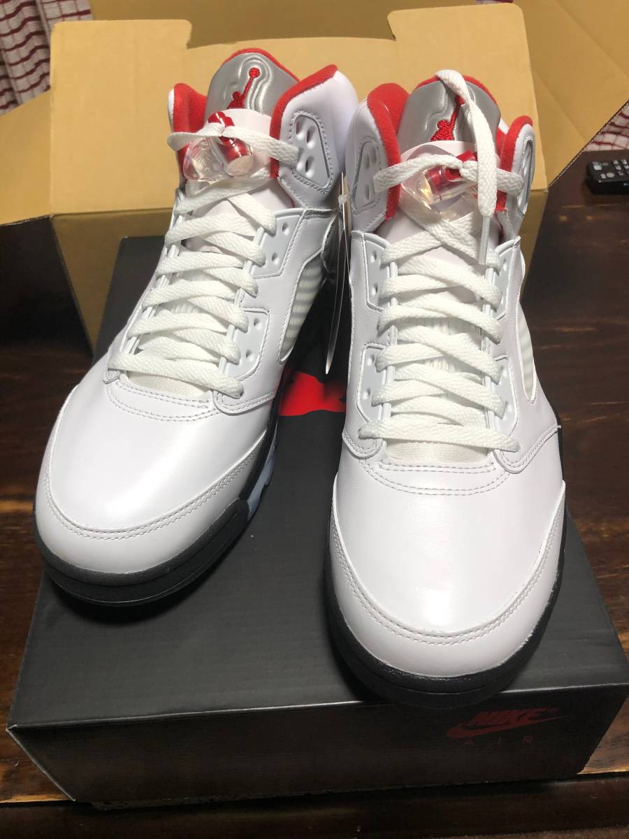 セール，新作登場 NIKE AIR JORDAN 5 RETRO FIRE RED ナイキ エア ジョーダン 5 国内正規品 27.5cm US9.5(27.5cm)｜売買されたオークション情報、yahooの商品情報をアーカイブ公開 - オークファン 27.5cm