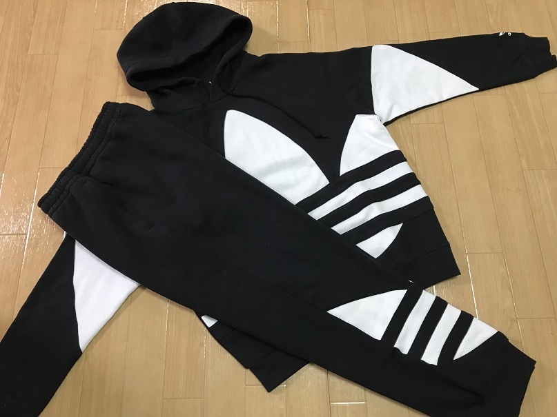 定番人気，格安 adidas オリジナルス ビックロゴプルオーバーフーディ 上下セット FM9908-FM3756 ブラック Ｌ(アディダス)｜売買されたオークション情報、yahooの商品情報をアーカイブ公開 - オークファン スウェット