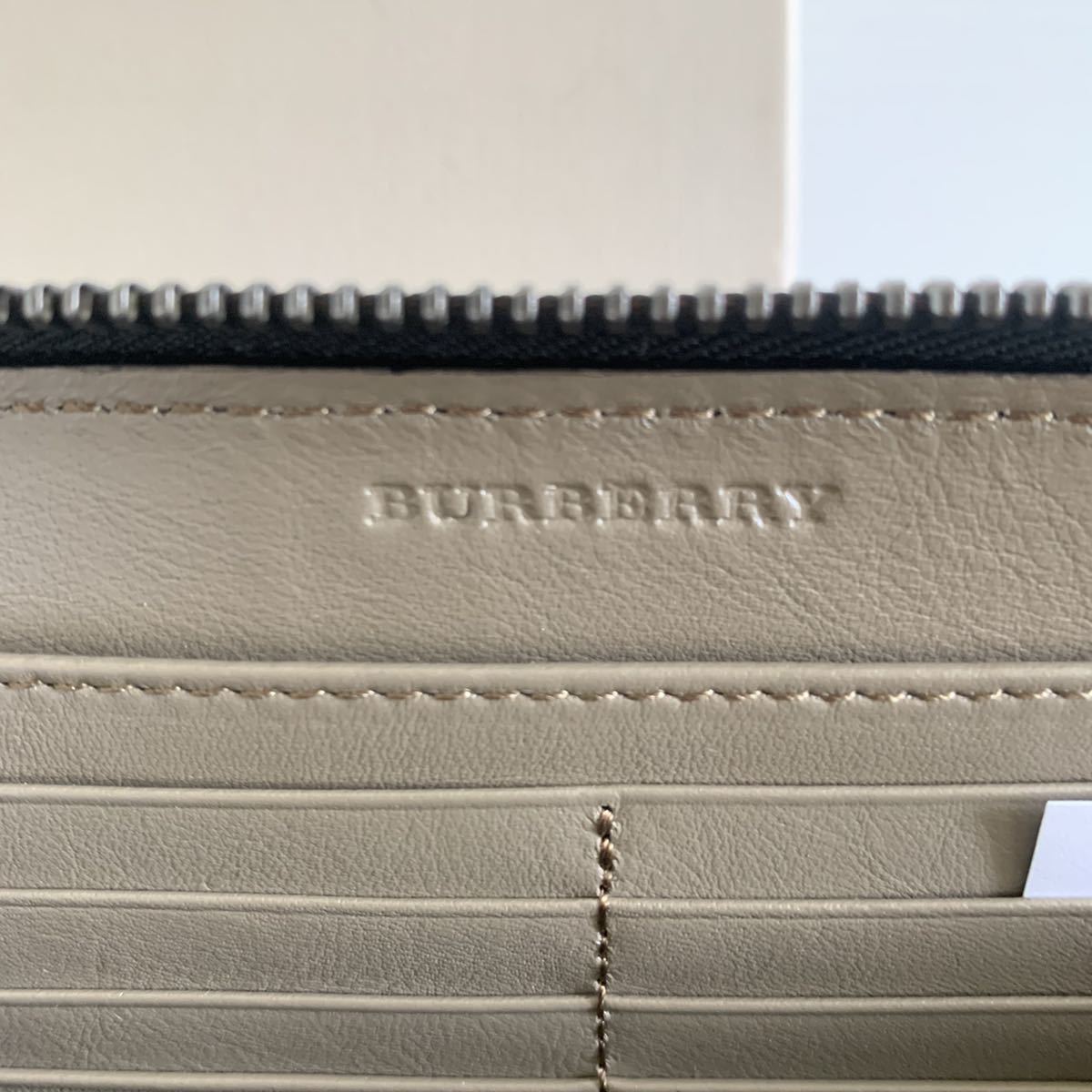 Burberry バーバリー ラウンドファスナー 長財布 ラウンドジップ メンズ レディース 紺 ネイビー 青 男性用財布 売買されたオークション情報 Yahooの商品情報をアーカイブ公開 オークファン Aucfan Com