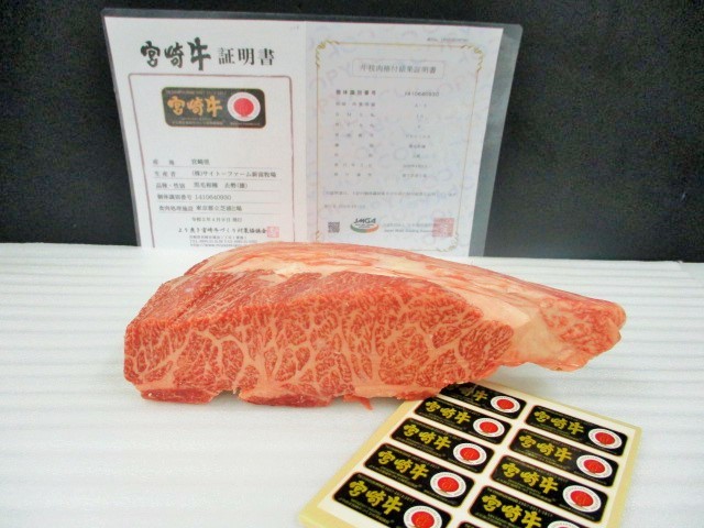 ◆◇宮崎牛A５　超特三角バラ芯　１，３３ｋｇ　◇◆ ◇◇ ◇◇常陸牛A５ 特選バラの頭バラ 超特肩ロースネック切り落し 全国無料，得価 訳