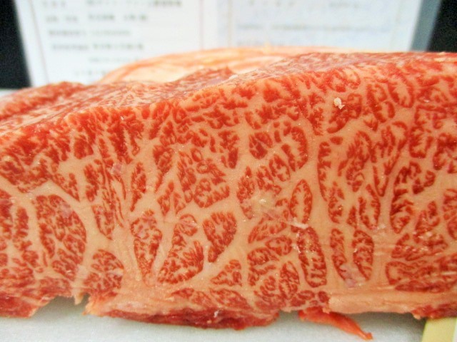 ◆◇宮崎牛A５　超特三角バラ芯　１，３３ｋｇ　◇◆ ◇◇ ◇◇常陸牛A５ 特選バラの頭バラ 超特肩ロースネック切り落し 全国無料，得価 訳