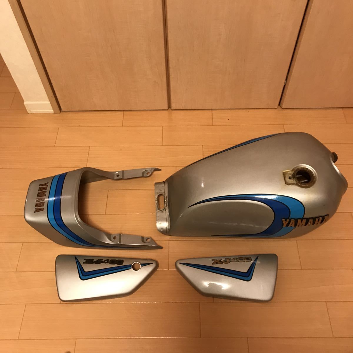 XJR400 rh02 タンクテールサイドカバー