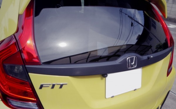 フィット３ リアガーニッシュライン ４ｄカーボン調 ブラック 車種別カット済みステッカー専門店ｆｚ Fit3 Gk3 Gk5 Gp5 リア 売買されたオークション情報 Yahooの商品情報をアーカイブ公開 オークファン Aucfan Com