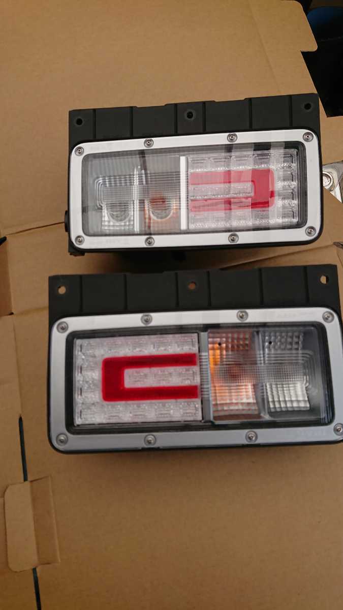日野純正 新型プロフィア純正 LED テールランプ 左右セット