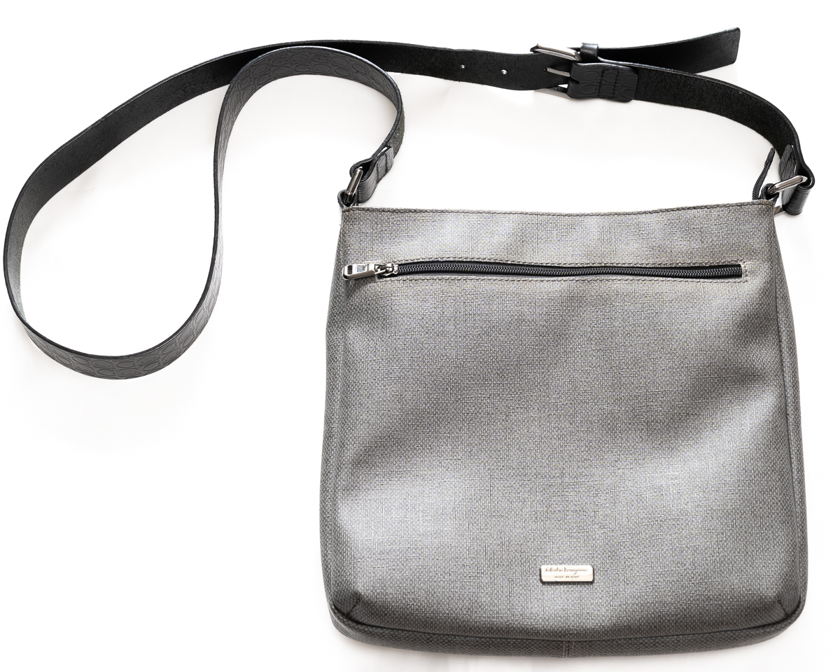 Salvatore Ferragamo サルヴァトーレ フェラガモ メンズ ショルダーバッグ グレー系 肩掛け カバン かばん バッグ 売買されたオークション情報 Yahooの商品情報をアーカイブ公開 オークファン Aucfan Com