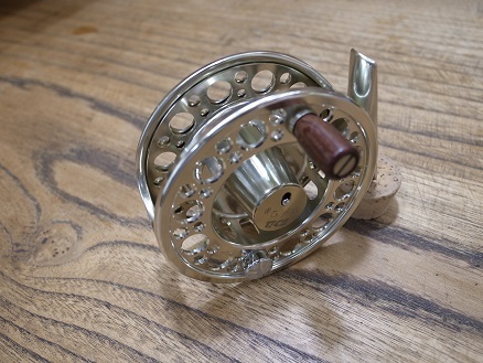 | TICA JAPAN(ティカ ジャパン) リール ベテラン S208R ミッドアーバーフライリール MA(ミッドアーバー)フライリール TICA(ティカ ティカベテラン＃5～６ TIEMCOフライフィッシング公式 フライリール Black #5&frasl;6 S209☆