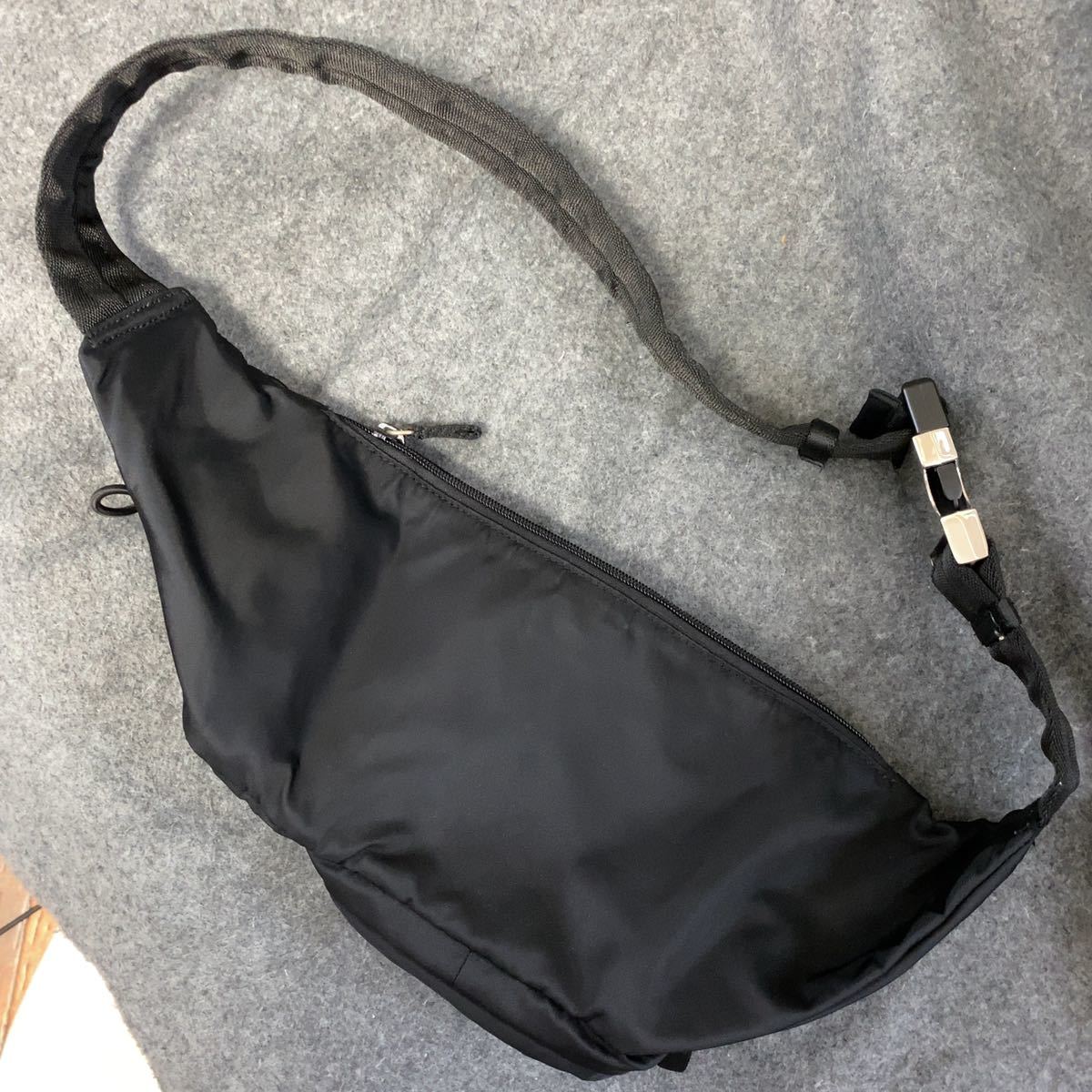 プラダ PRADA ボディバッグ ナイロン ブラック バッグ ボディバッグ