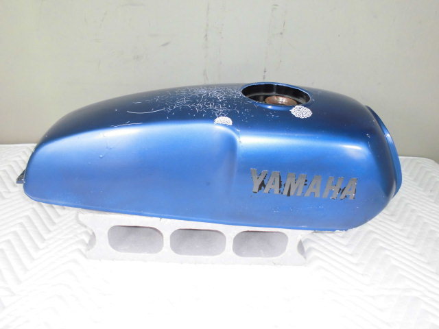 RZ50 RA01J RA02J 純正ガソリンタンク　中古　YAMAHA ☆ RZ50－2（RA01J/RA02J) 純正ガソリンタンク（サビ