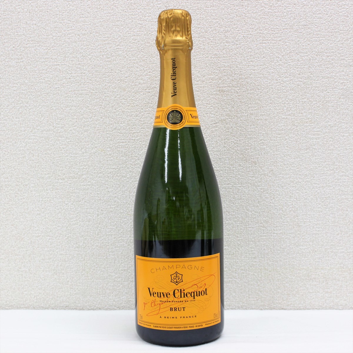 人気定番，セール 未開栓 Veuve Clicquot ヴーヴクリコ イエロー ブリュット 750ml 12％(シャンパーニュ)｜売買されたオークション情報、yahooの商品情報をアーカイブ公開 - オークファン スパークリング