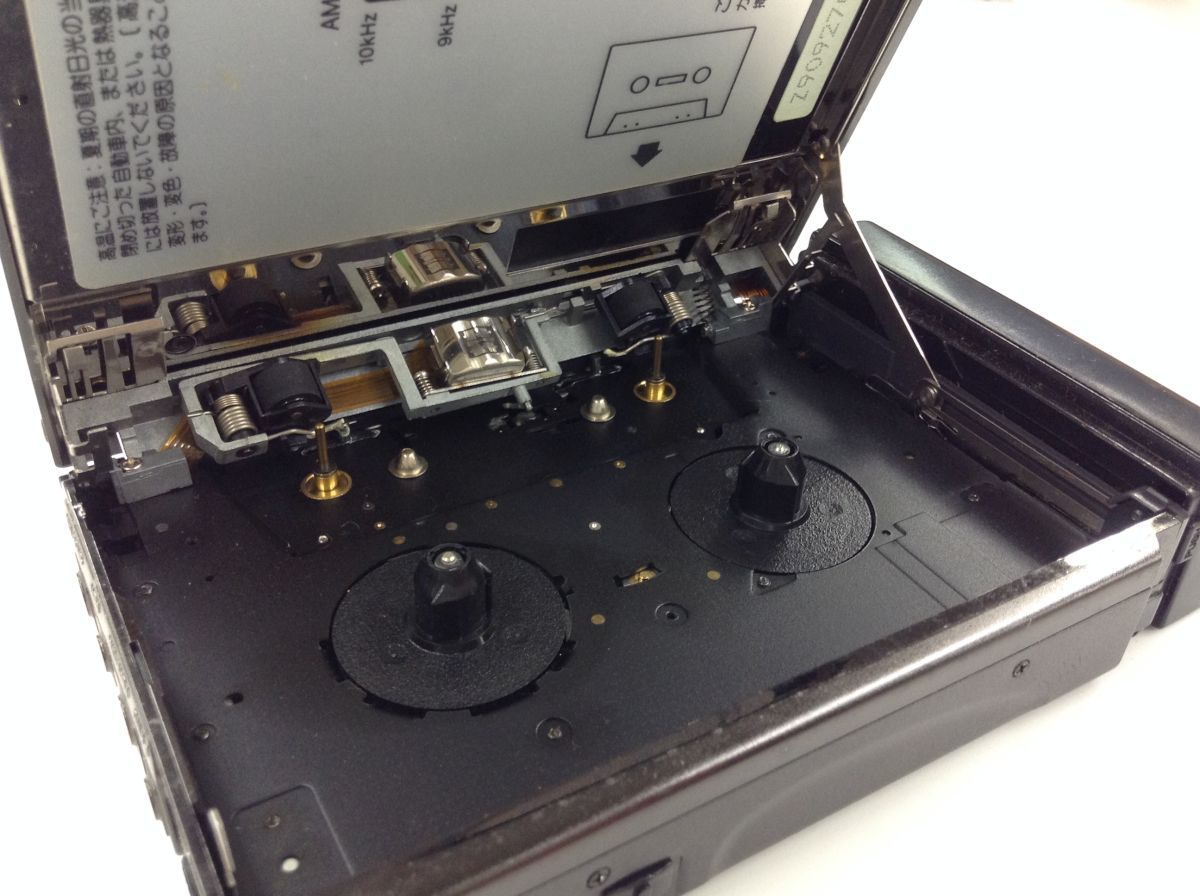 230W] AIWA アイワ HS-RX30 ポータブルカセットプレーヤー◇ジャンク品
