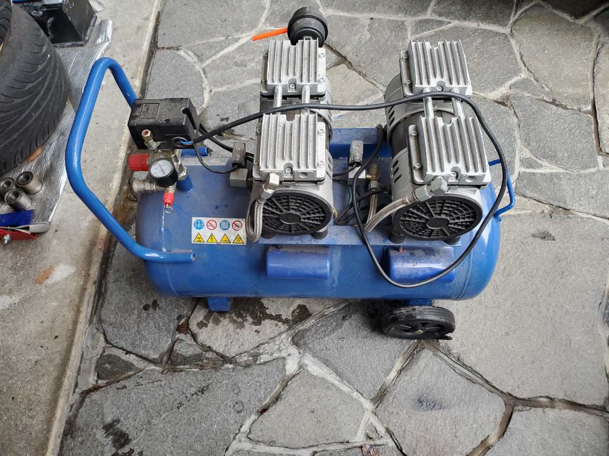 コンプレッサー オイルレス ジャンク品 100V DZW038 2026年 