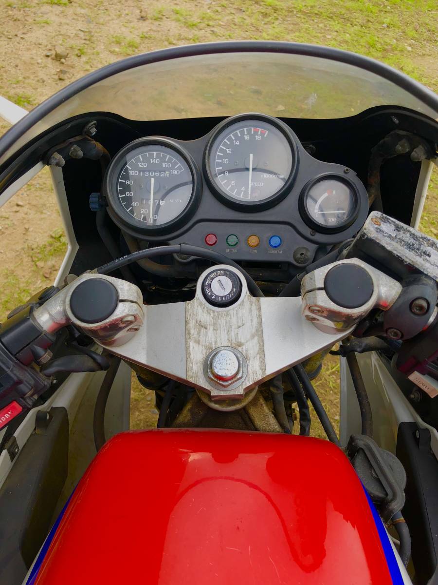 FZR250 2kr ジャンク パーツ取り 車体 ヤマハ 書類無し 引き取り 格安スタート 売り切り エンジン始動動画有り_7