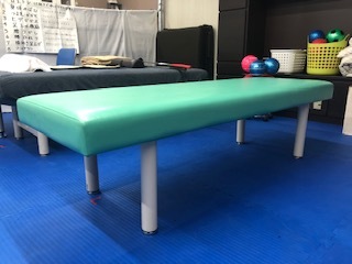 赤字超特価，大得価 180&times;60&times;H55㎝ マッサージベッド 無孔 高田ベッド 治療用 診察台 整体 施術 医療用 エステ デイサービス(その他)｜売買されたオークション情報、yahooの商品情報をアーカイブ公開 - オー その他