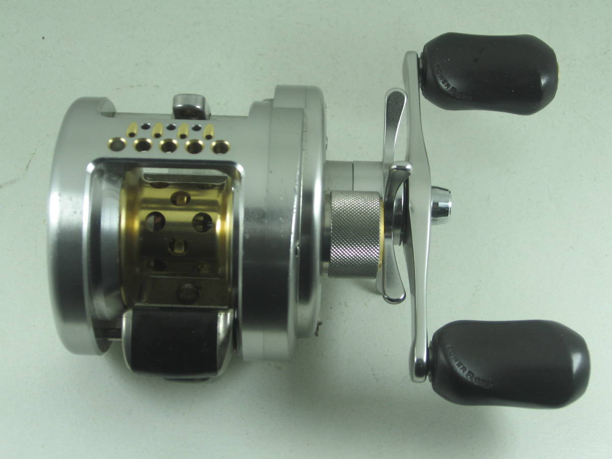 シマノ カルカッタ SHIMANO リール コンクエストdcの通販 カルカッタコンクエストMD カルカッタコンクエストの通販 シマノ(SHIMANO) カルカッタコンクエスト 右巻き 200DC 03カルカッタコンクエスト 中古品 釣り具 釣り カルカッタコン