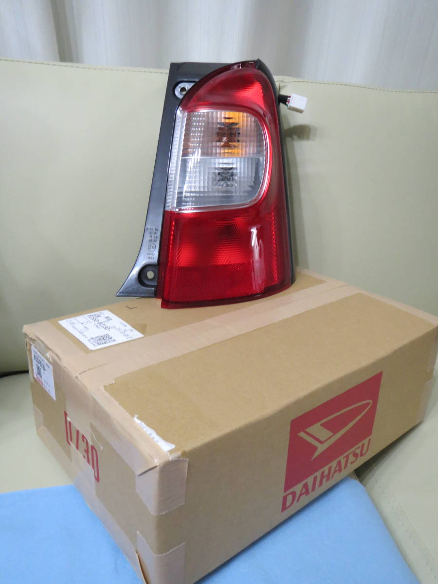 新品未使用 ダイハツ エッセ ESSE 右(R)(運転席に乗った状態から