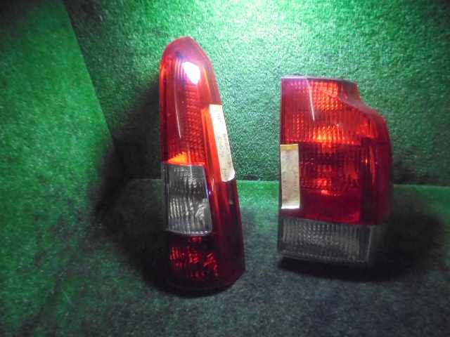 ボルボ XC70 SB5254AWL テールランプ ライト 右 61561 大人気