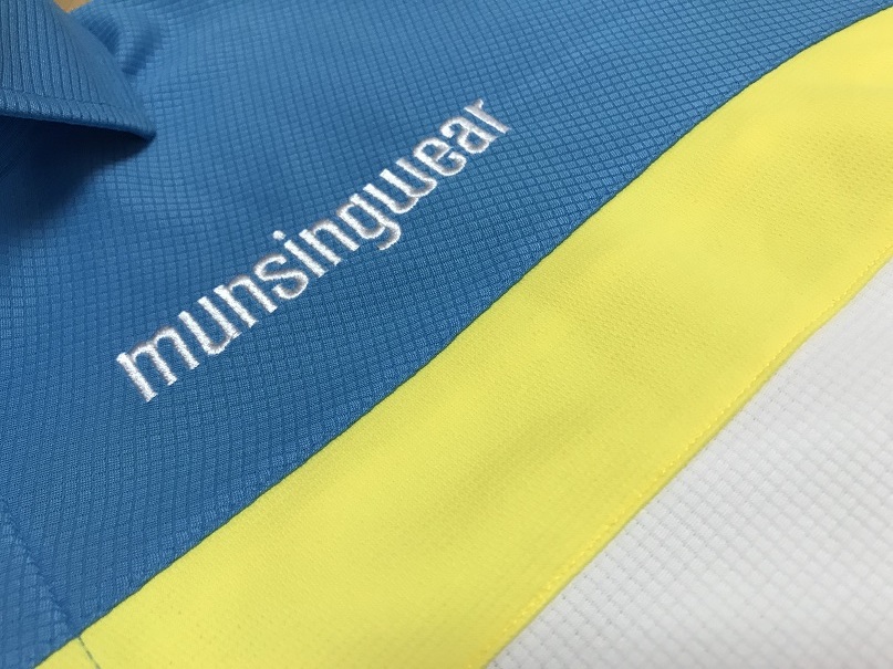 マンシングウェア Munsingwear MUNSINGWEAR ストレッチ 半袖ポロシャツ MUNSING WEAR 半袖 ポロシャツ NIR -デサントストア SUNSCREEN 新品タグ付 L メンズ ロゴジャカード半袖ポロシャツ(半袖シャツ・ポロシャツ
