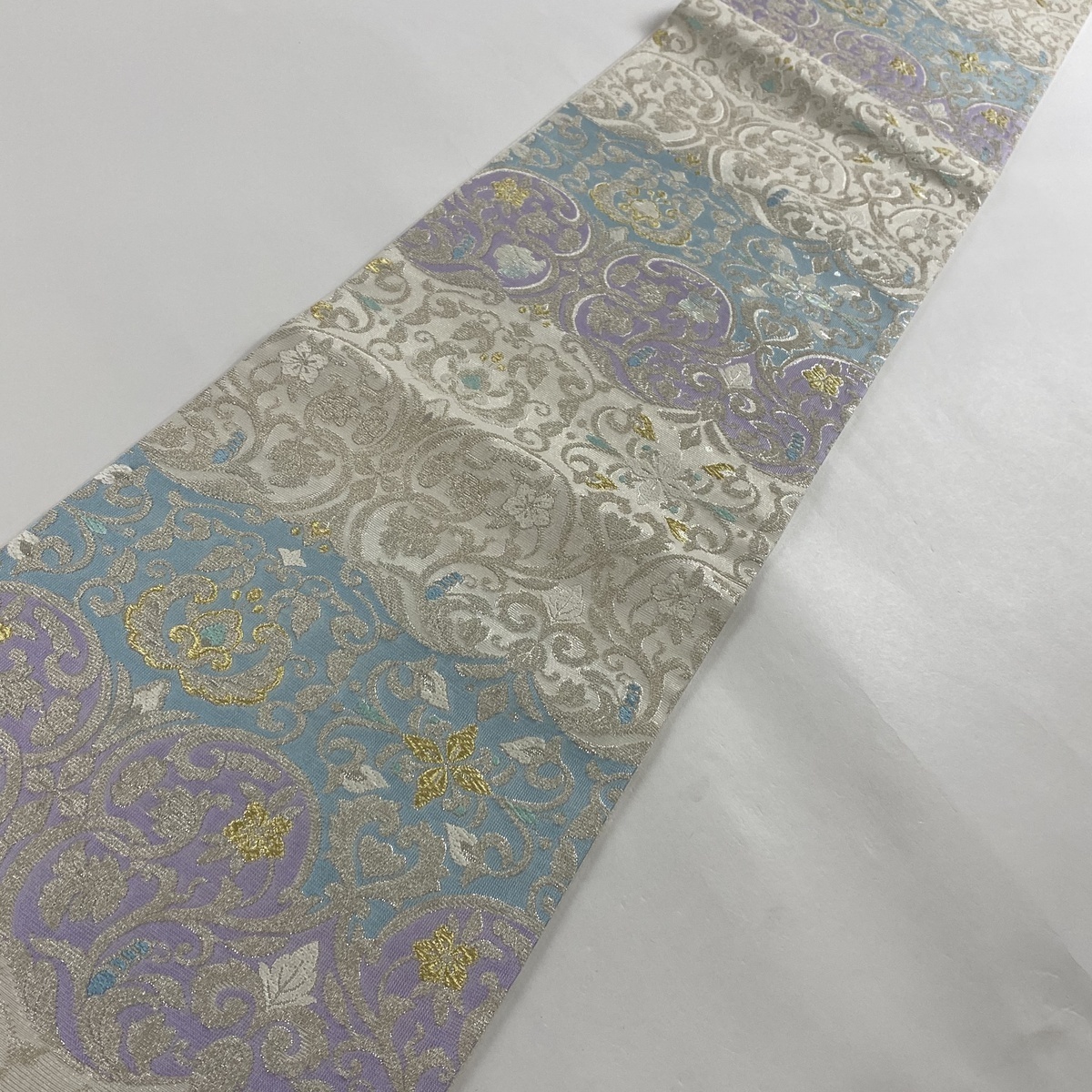 袋帯 美品 逸品 螺鈿 金華山織 草花 花唐草 金銀糸 箔 銀色 六通 正絹 